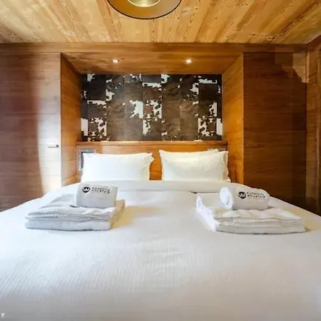 Chalet Marmotte Mountain Pic *